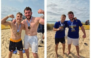 2 champions de France Beach Wrestling